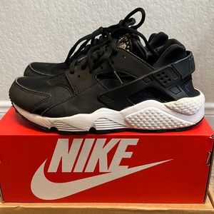Women’s Nike huaraches